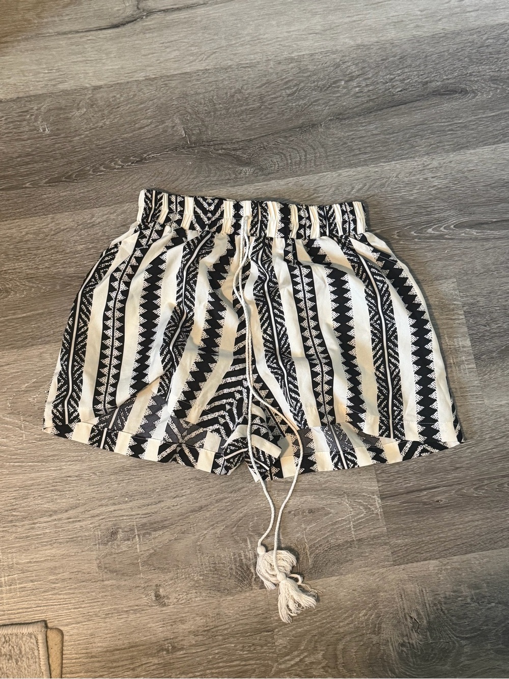 Women's Black & White Aztec-Stripe Drawstring Bermuda Shorts